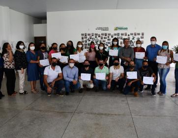 Prefeitura de Paraíso entrega certificados para participantes do curso de Garçons e Garçonetes
